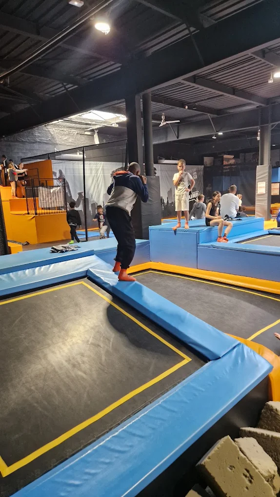 Séance de trampoline lors d'une sortie ARK